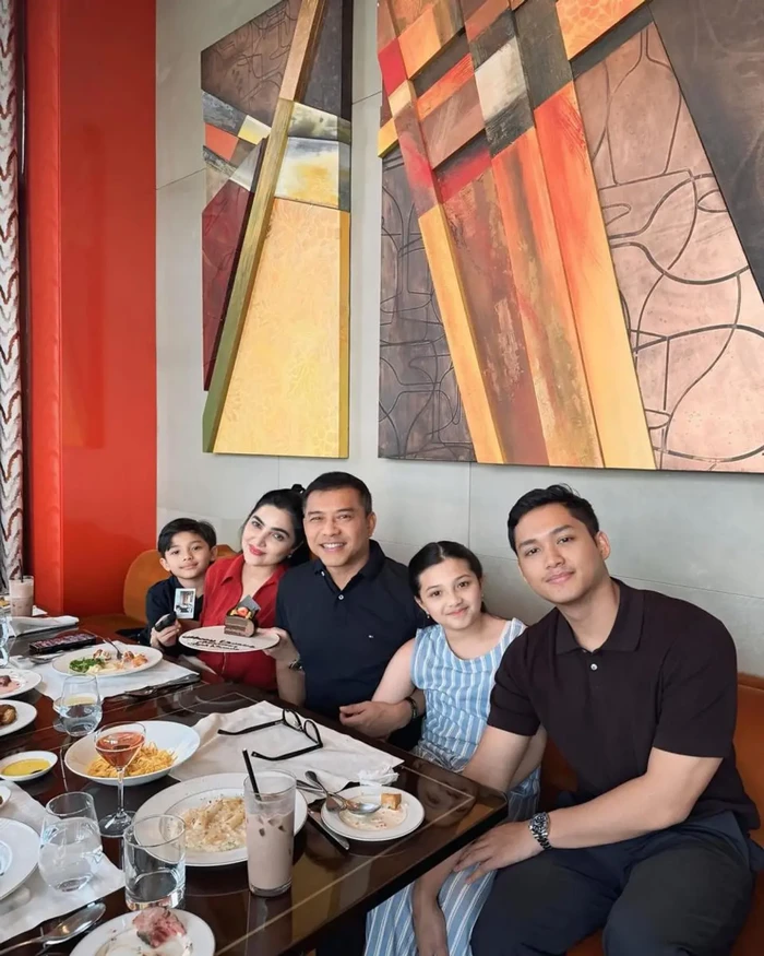 Anang dan Ashanty Anang dan Ashanty saat kulineran bersama.