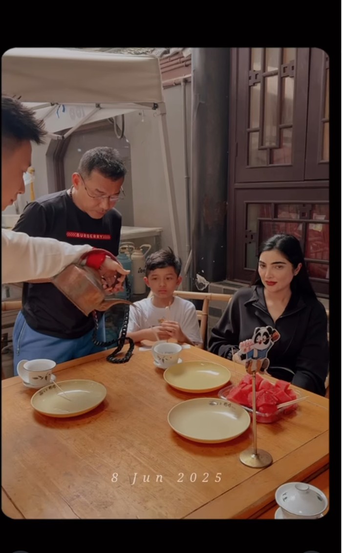 Anang dan Ashanty saat kulineran bersama.