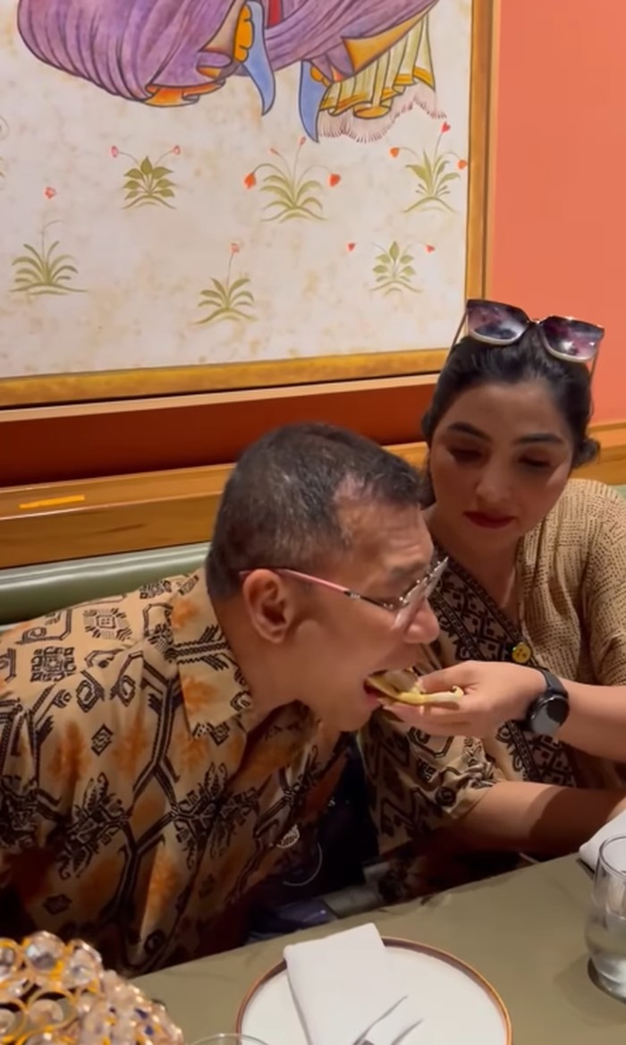 Anang dan Ashanty Anang dan Ashanty saat kulineran bersama.