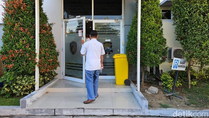 Anggota DPRD Gresik penuhi panggilan KPK di Polres Gresik sebagai saksi korupsi Dana Hibah Pokmas Jatim.