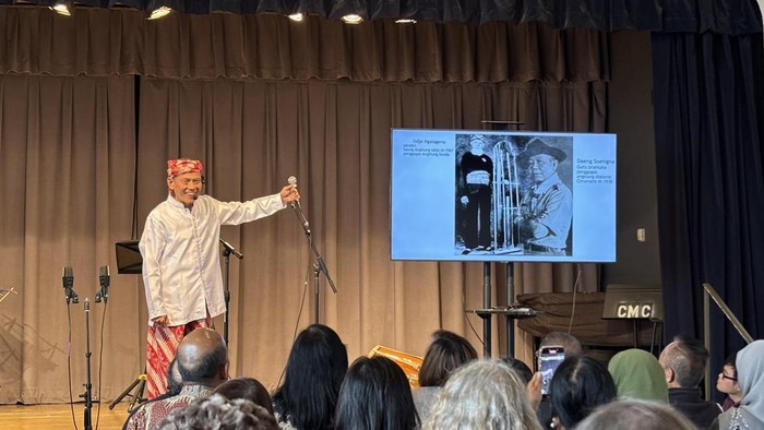 Maestro angklung Sam Udjo untuk pertama kalinya hadir di San Francisco dalam workshop dan pertunjukan kolaboratif di Community Music Center, Minggu (20/7/2025). Acara ini menghubungkan publik Bay Area dan pelaku seni lokal melalui pelatihan langsung, workshop interaktif, hingga pertunjukan live angklung.