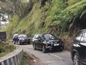 Gumitir Ditutup, Jalur Paltuding Banyuwangi Padat Kendaraan