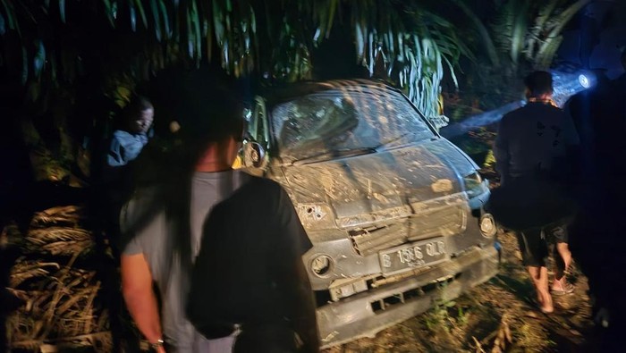 Barang bukti mobil terduga pelaku pencurian sawit di Muratara