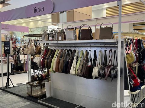 Bazar modest dan hijab, Rendezvous Modest Market kembali digelar mulai dari 23 Juli hingga 3 Agustus 2025 di Grand Atrium Aeon Mall Delta Mas, Cikarang. Ada 40 brand lokal yang memberikan potongan harga yang menarik hingga 70%.