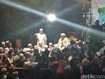 Video: 2 Kelompok Massa Terlibat Bentrok di Acara Habib Rizieq di Pemalang