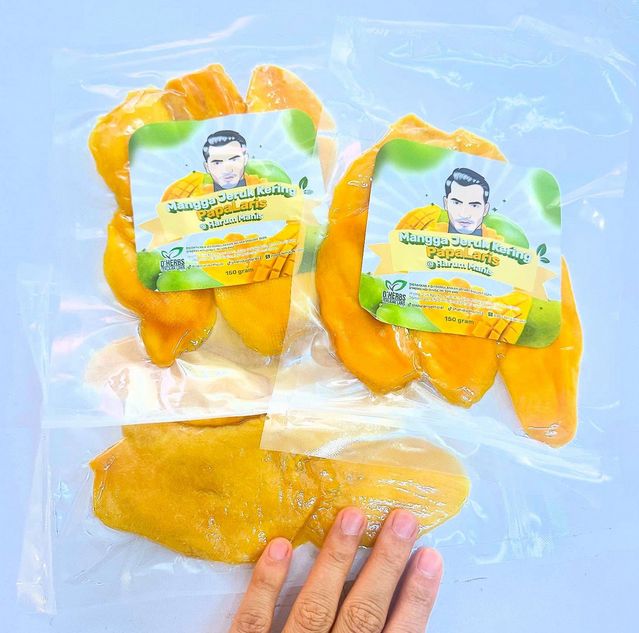 Rajin Jualan Manisan Mangga, di media sosial Influencer asal Malaysia Ini Bisa Beli Pesawat Pribadi.
