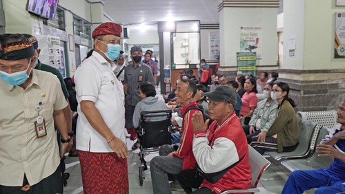 Bupati Buleleng, I Nyoman Sutjidra, melakukan kunjungan lapangan ke RSUD Buleleng bersama Kepala Bappeda dan Kepala Dinas PUTR, Kamis (24/7/2025). (Dok. Pemkab Buleleng)