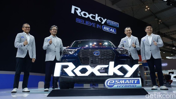 PT Astra Daihatsu Motor (ADM) membawa Daihatsu Rocky hybrid dalam ajang Gaikindo Indonesia International Auto Show (GIIAS) 2025 di ICE BSD City, Tangerang, Rabu (23/7/2025).