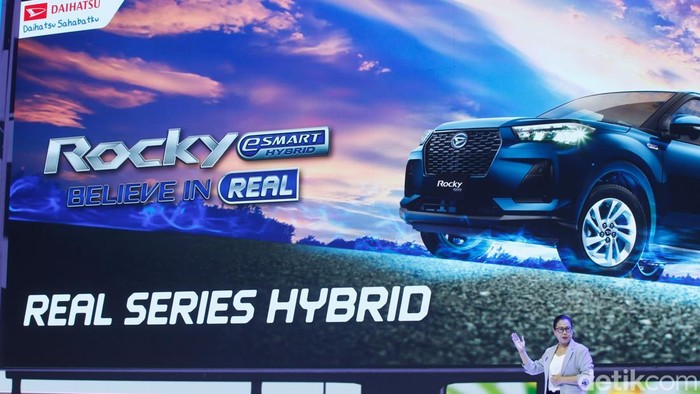 PT Astra Daihatsu Motor (ADM) membawa Daihatsu Rocky hybrid dalam ajang Gaikindo Indonesia International Auto Show (GIIAS) 2025 di ICE BSD City, Tangerang, Rabu (23/7/2025).