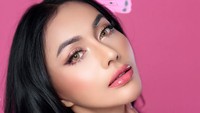 Kalau ada yang bilang, Ya namanya juga public figure, harus mau dong dikritik. Kami setuju, kami setuju dikritik. Tapi bukan berarti mentang-mentang kami ini public figure, selalu kami ini halal untuk dihina, ujar Denada di kawasan Tendean, Jakarta, Jumat, Minggu (26/10/2025). Foto: Instagram/@denadaindonesia Kalau ada yang bilang, Ya namanya juga public figure, harus mau dong dikritik. Kami setuju, kami setuju dikritik. Tapi bukan berarti mentang-mentang kami ini public figure, selalu kami ini halal untuk dihina, ujar Denada di kawasan Tendean, Jakarta, Jumat, Minggu (26/10/2025). Foto: Instagram/@denadaindonesia