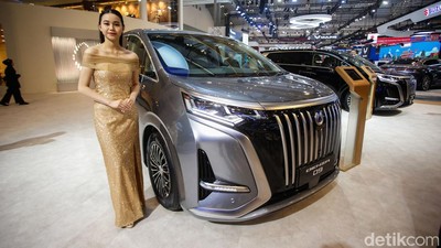 Terpesona Denza D9, MPV Listrik Mewah nan Murah
