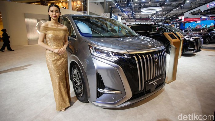 Denza D9, MPV Listrik Mewah yang Curi Perhatian Denza D9 ditampilkan dalam GIIAS 2025, Rabu (24/7/2025). MPV premium bertenaga listrik ini telah meluncur di Indonesia. Mobil mewah full elektrik tersebut mendapat sambutan positif dari masyarakat.