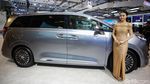 Terpesona Denza D9, MPV Listrik Mewah nan Murah