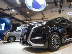 Video: Jadi MPV Listrik Terlaris, Denza D9 Diserbu Pengunjung GIIAS 2025