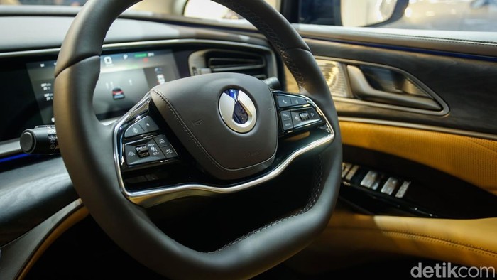 Denza D9, MPV Listrik Mewah yang Curi Perhatian Denza D9 ditampilkan dalam GIIAS 2025, Rabu (24/7/2025). MPV premium bertenaga listrik ini telah meluncur di Indonesia. Mobil mewah full elektrik tersebut mendapat sambutan positif dari masyarakat.