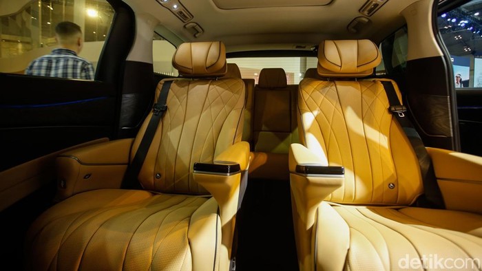 Denza D9, MPV Listrik Mewah yang Curi Perhatian Denza D9 ditampilkan dalam GIIAS 2025, Rabu (24/7/2025). MPV premium bertenaga listrik ini telah meluncur di Indonesia. Mobil mewah full elektrik tersebut mendapat sambutan positif dari masyarakat.