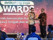 Potret M Saleh Raih Penghargaan Akselelator Pendidikan dan Tumbuh Kembang Anak