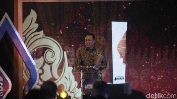 Direktur Utama (Dirut) Jasa Marga, Prof Rivan Achmad Purwantono menerima penghargaan detikJateng-Jogja Awards 2025 di Gedung Gradhika Bhakti Praja, Semarang, Rabu (23/7/2025).