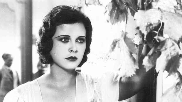 Cuplikan adegan dalam film Ecstasy (1933).