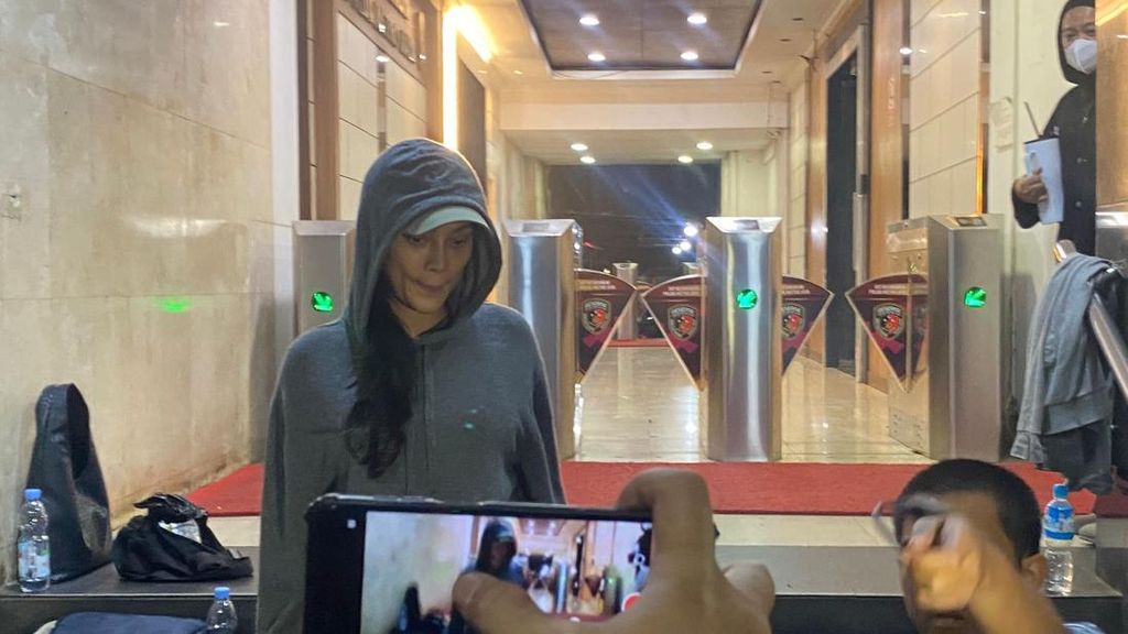 Erika Carlina Polisikan DJ Panda, Bawa Bukti dan 2 Saksi