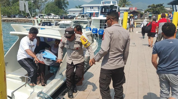 Evakuasi satu peserta Fornas 2025 asal Yogyakarta berinisial HW (64) meninggal dunia di Gili Trawangan, NTB. (Istimewa)