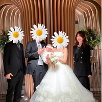 Mengenai pekerjaannya sebagai idol, Fujiko mengaku rekan-rekannya di kantor tidak tahu. “Ini masih sedikit rahasia. Tidak bisa membuat orang terlalu terkejut,” katanya. Foto: Twitter