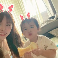 Begini potret gemas Fujiko dengan cucunya. Foto: Twitter