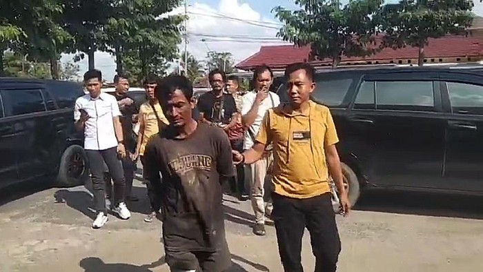 Haryanto pemerkosa dan pembunuh anak 10 tahun di Lampung saat diamankan polisi