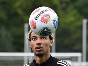 Frankfurt Senang Jual Ekitike ke Klub Sebesar Liverpool
