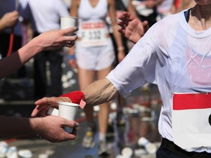 Viral Bagi-bagi Bir di Pocari Run Bandung, Dokter Ingatkan Efek Fatal Alkohol bagi Tubuh