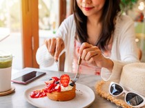 Biar Nggak Sugar Crash! Lakukan 5 Hal Ini Setelah Banyak Makan Manis