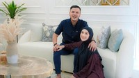 Netizen ramai mengomentari chat pertama Haldy Sabri ke Irish Bella. Chatnya udah kerasa feel hangat, dewasa, dan baiknya, komen @vflorenciaaa. Berawal dari test masyaallah tabarakallah bahagia selalu ya bu pak, komen @ayukharyantiii. (Foto: dok Instagram _irishbella_)