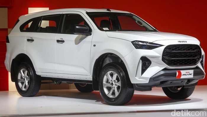 Isuzu Luncurkan MU-X 4WD Terbaru di GIIAS 2025 Astra Isuzu Motor Indonesia resmi memperkenalkan MU-X 4WD terbaru di GIIAS 2025. New MU-X 4WD dibanderol dengan harga Rp658 juta on the road Jakarta, Kamis (24/7/2025).