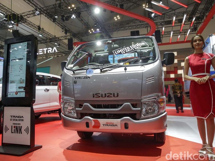 Isuzu Traga Edisi 50 Tahun Tampil Eksklusif di GIIAS 2025