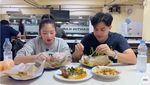 Kompaknya Jerome Polin dan Haruka Saat Mukbang Sushi hingga Pizza