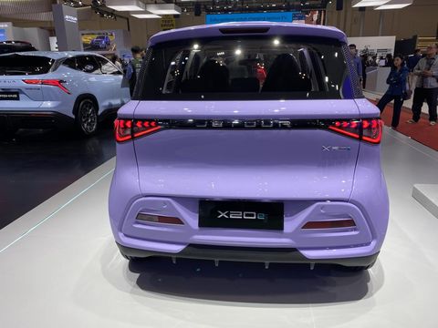 Jetour x20e mejeng di GIIAS 2025