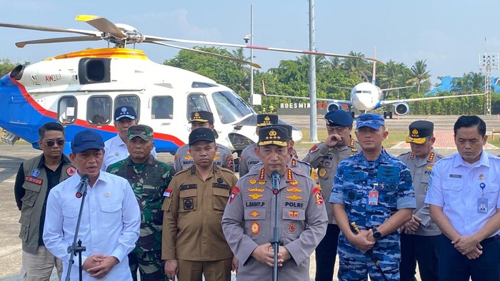 Jumpa Pers Kapolri-Menteri LH di Riau