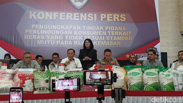 Jumpa Pers Temuan Beras Tak Sesuai Mutu