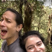 Juna juga mengajak serta kekasihnya, Citra Anindya untuk naik gunung bersama. Melalui Instagram Story miliknya, Citra turut membagikan momen langka kebersamaannya dengan chef Juna. Foto: Instagram/@ncit90/@junarorimpandeyofficial