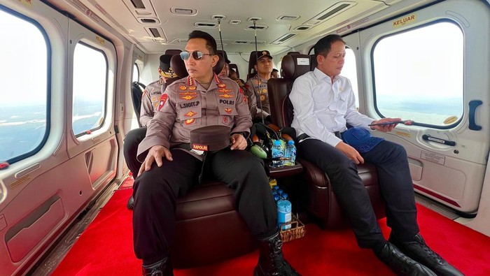 Kapolri dan Menteri LH Beserta Jajaran Pantau Karhutla di Rohul Via Udara