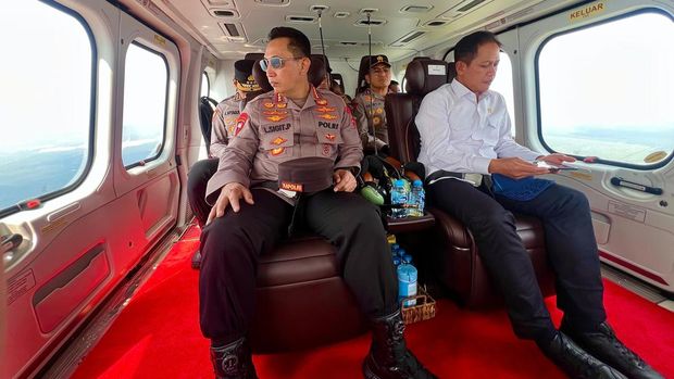 Kapolri dan Menteri LH Beserta Jajaran Pantau Karhutla di Rohul Via Udara