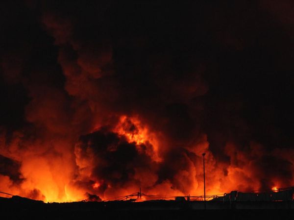 Pabrik Minyak di Medan Labuhan Terbakar Hebat