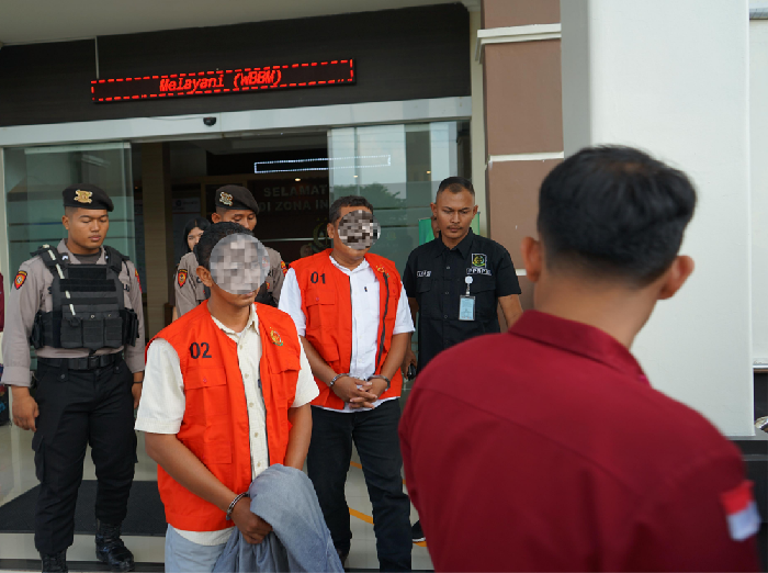 Kejaksaan Negeri Demak kembali menahan 2 tersangka dalam kasus dugaan korupsi dengan kerugian negara lebih dari Rp 1 miliar yang melibatkan Bank Perkreditan Rakyat (BPR), Rabu (23/7/2025).