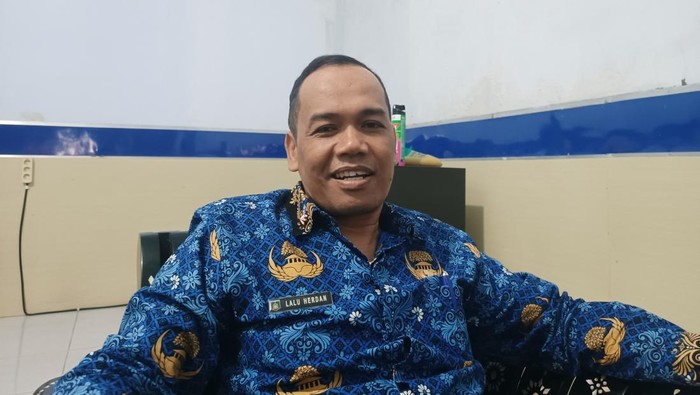 Kepada Dishub Lombok Tengah, Lalu Herdan, saat ditemui detikBali belum lama ini. (Edi Suryansyah/detikBali)