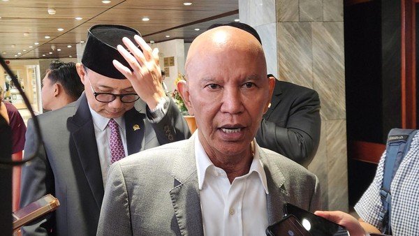 Bir video ichida porno 100 qiz Porno suniy qogirchoq video