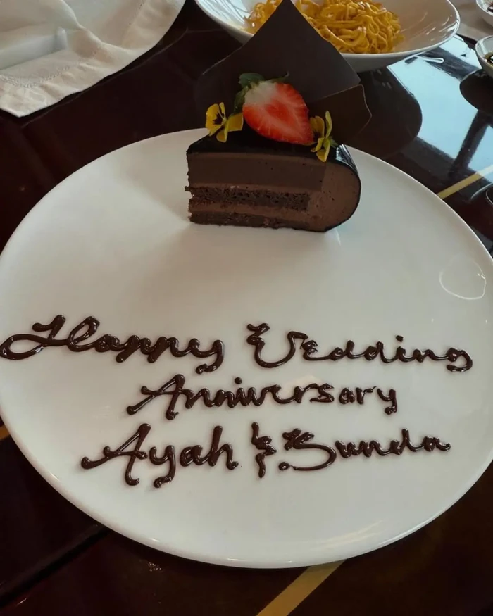 Kue hari jadi pernikahan Anang dan Ashanty. Kue hari jadi pernikahan Anang dan Ashanty.