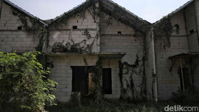 Di balik janji hunian nyaman, Mansion Hill berubah jadi mimpi buruk. Konsumen menanti rumah yang tak kunjung jadi, hanya dijanjikan tanpa kepastian.