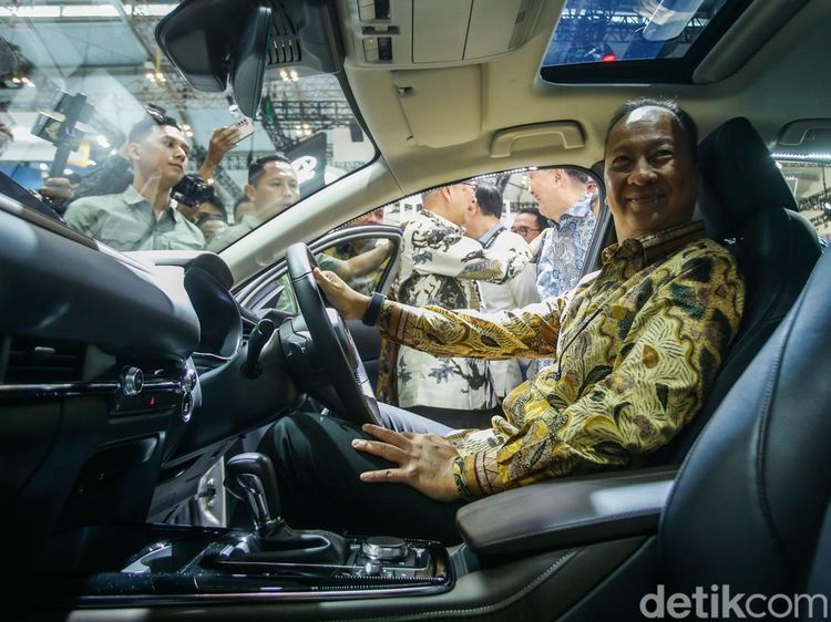 Menperin Agus Gumiwang Resmikan GIIAS 2025