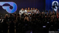 Menteri Perindustrian Agus Gumiwang membuka secara resmi GIIAS 2025 di ICE BSD City, Tangerang, Kamis (24/7/2025). Setelah sambutan, beliau menyempatkan diri mengunjungi berbagai booth peserta pameran.  