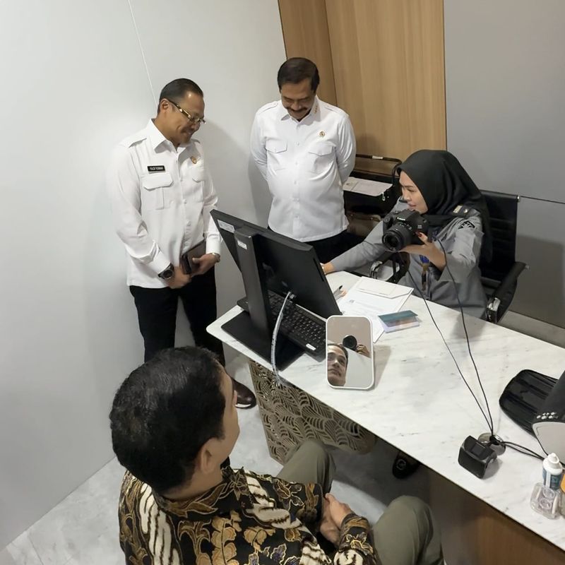 Menteri Imipas, Agus Andrianto meresmikan Immigration Lounge di Kebayoran Park Mall. Dia berharap masyarakat semakin mudah mendapatkan layanan keimigrasian. (dok Imigrasi Jaksel)